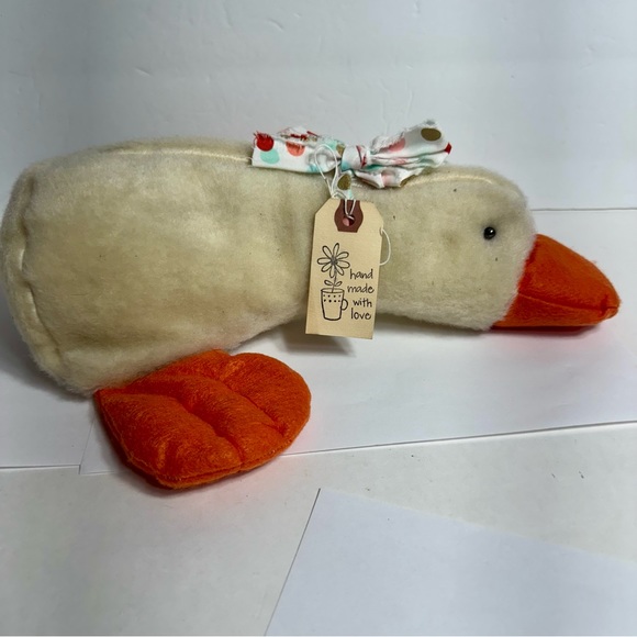 Handmade platypus decorative piece. Hand made with adorable bill and feet. - Picture 4 of 10